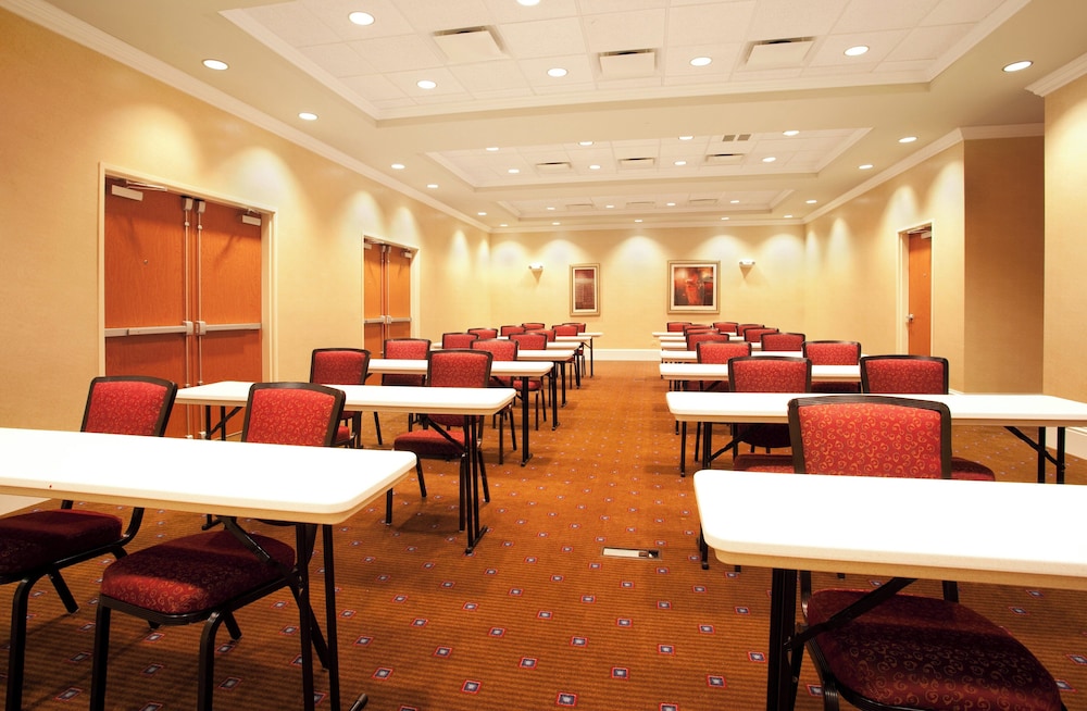 Holiday Inn Aurora North Naperville 29/33