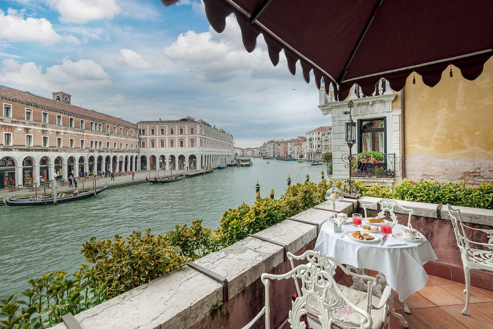 Hotel Al Ponte Antico 44/48