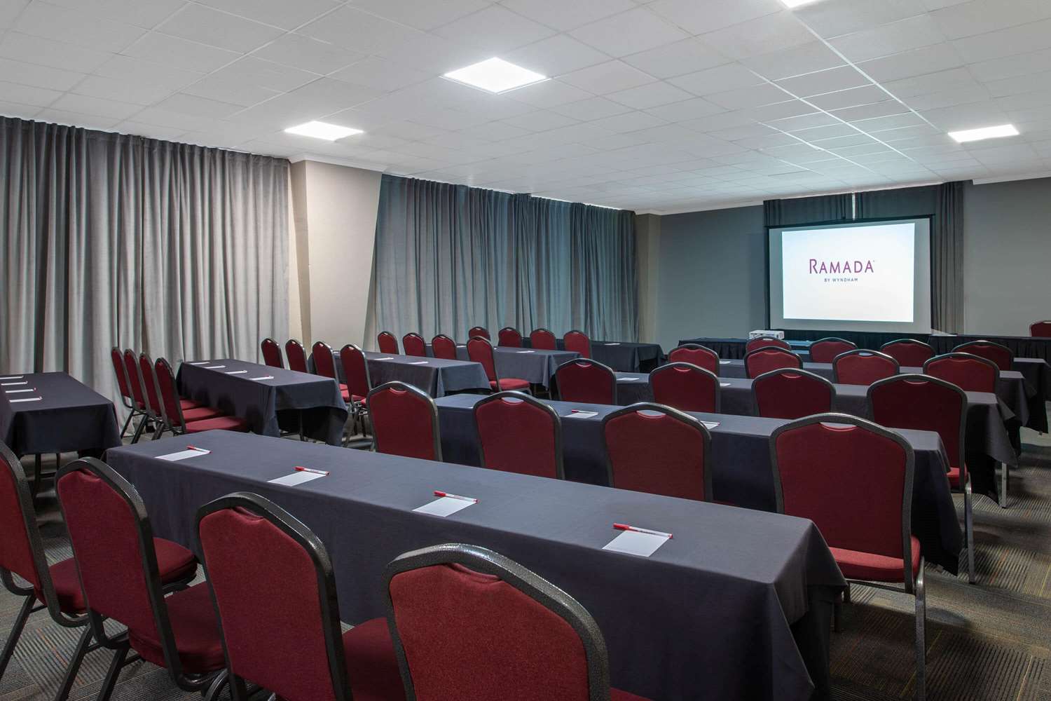 Ramada By Wyndham Tampa Airport Westshore 20/29