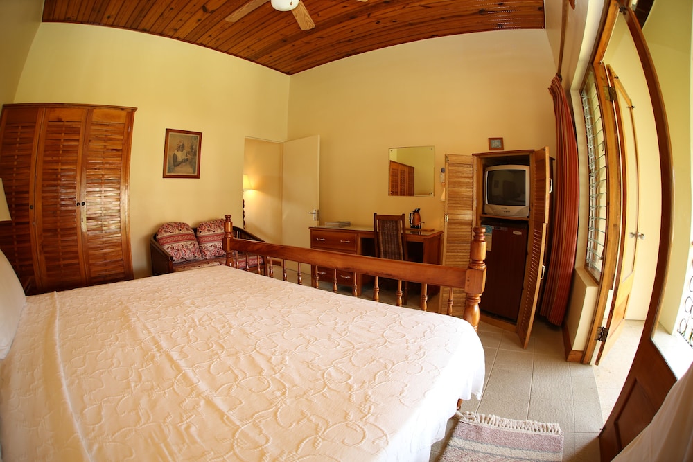 Charela Inn Hotel 12/51