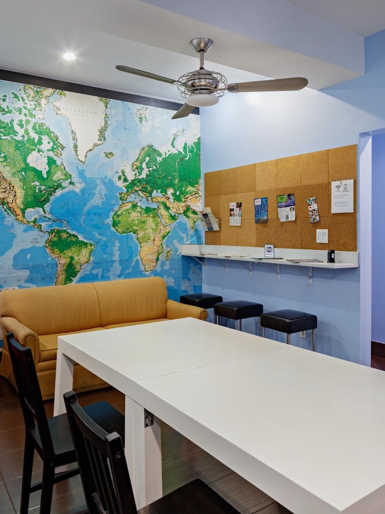 Central Park West Hostel 23/30