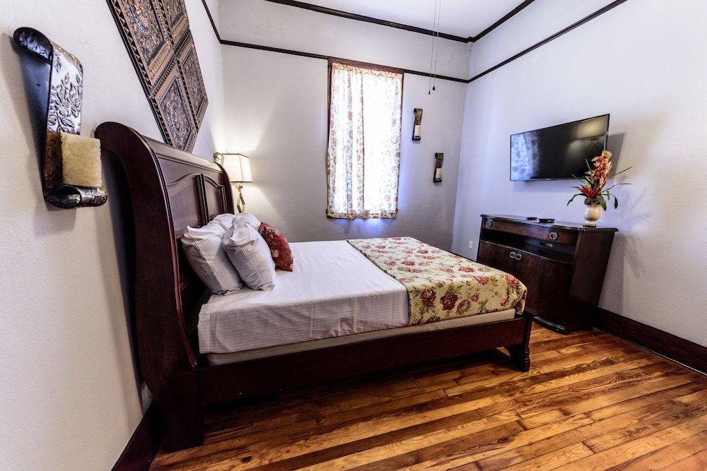 Hotel Defuniak 7/36