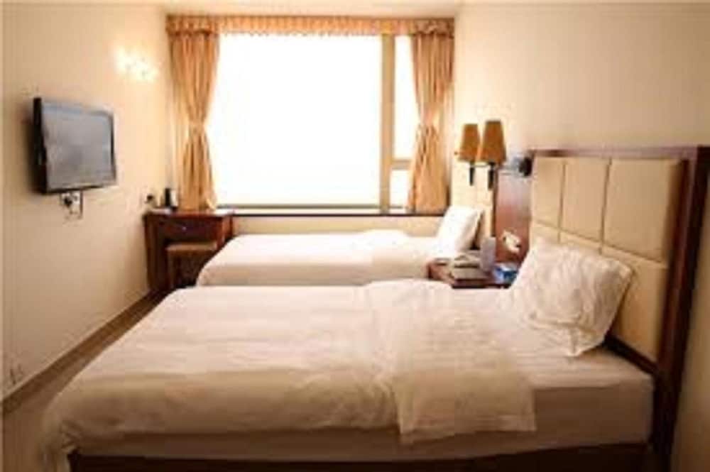 Grand Harbour Hotel 10/21