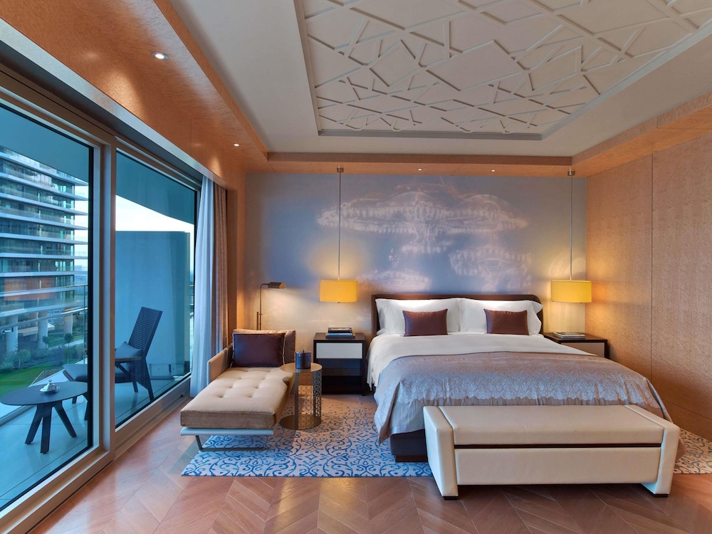 PREMIER, KING BED