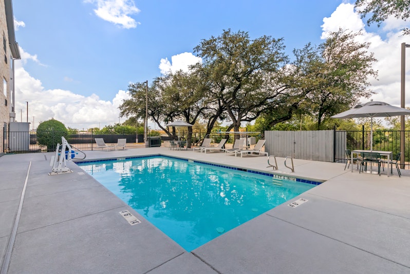 Spark by Hilton Round Rock 18/18