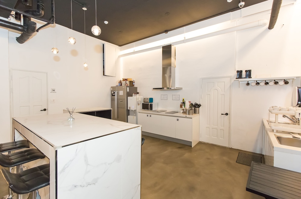Canvas Hostel 42/54
