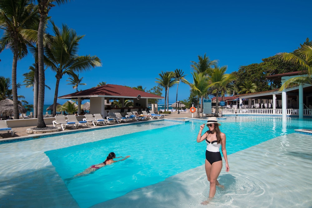 Cofresi Palm Beach and Spa Resort All Inclusive 40/66