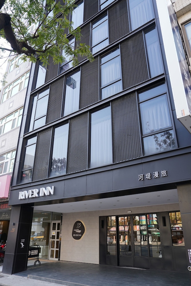 River inn Station Kaohsiung 1/50