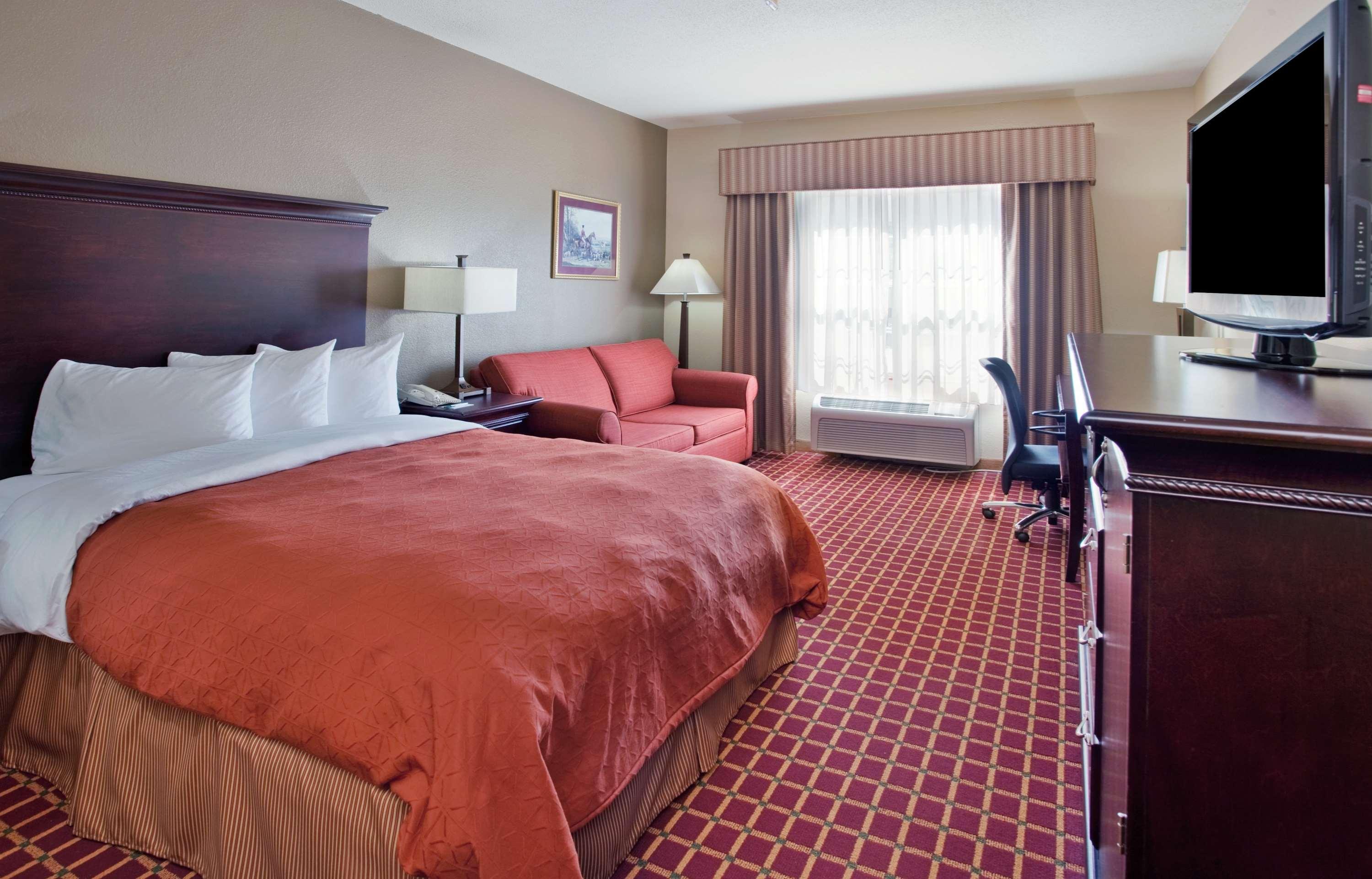ROOM, KING BED