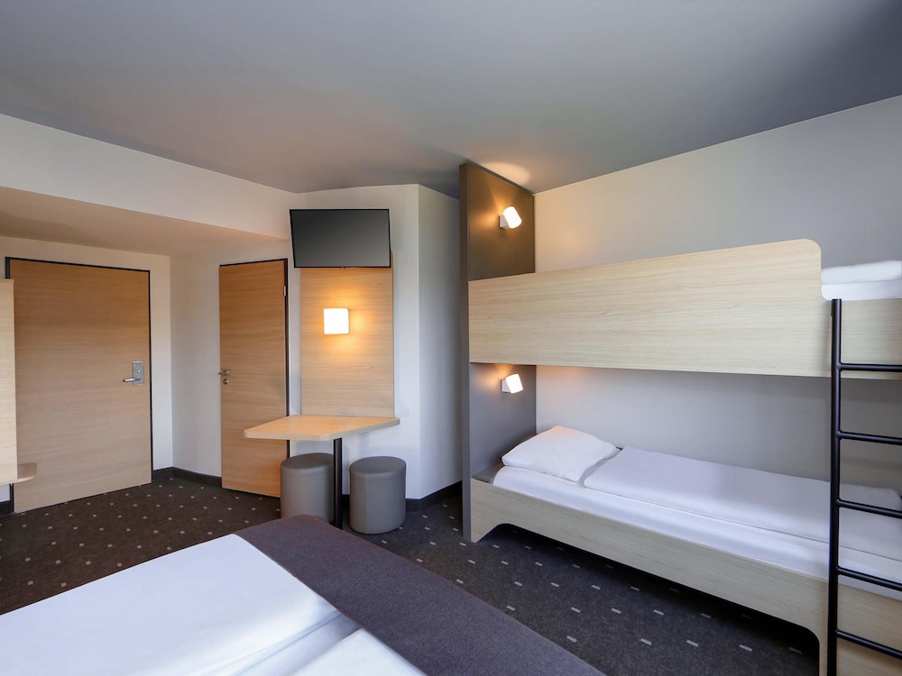 ROOM, QUADRUPLE, 1 QUEEN AND 1 BUNK BED
