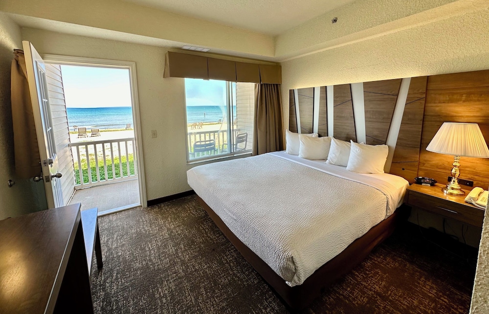 Superior, Suite, King and Queen Bed, Beach Front
