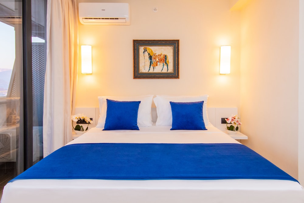 2 BEDROOMS, JUNIOR
