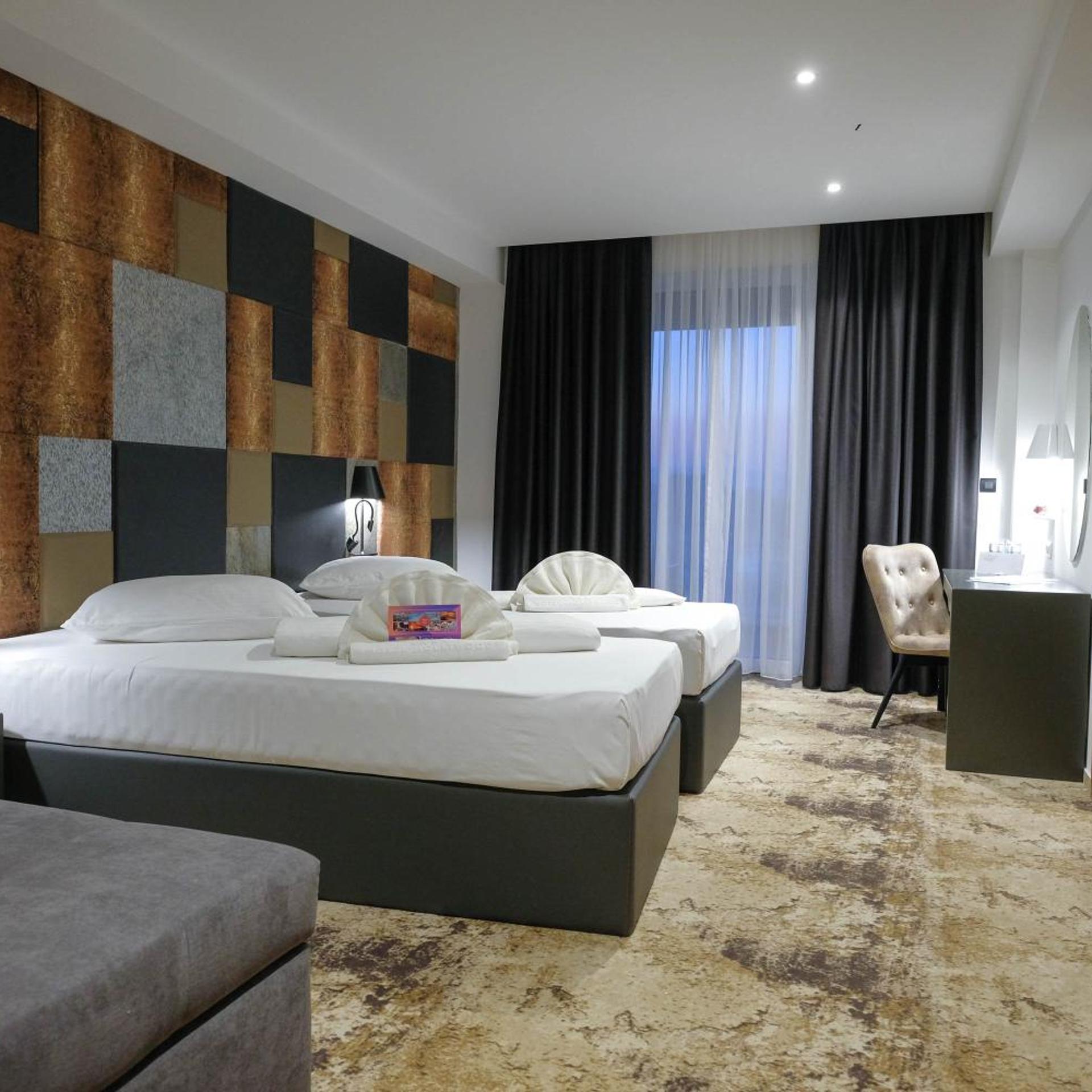 DELUXE, DOUBLE BED
