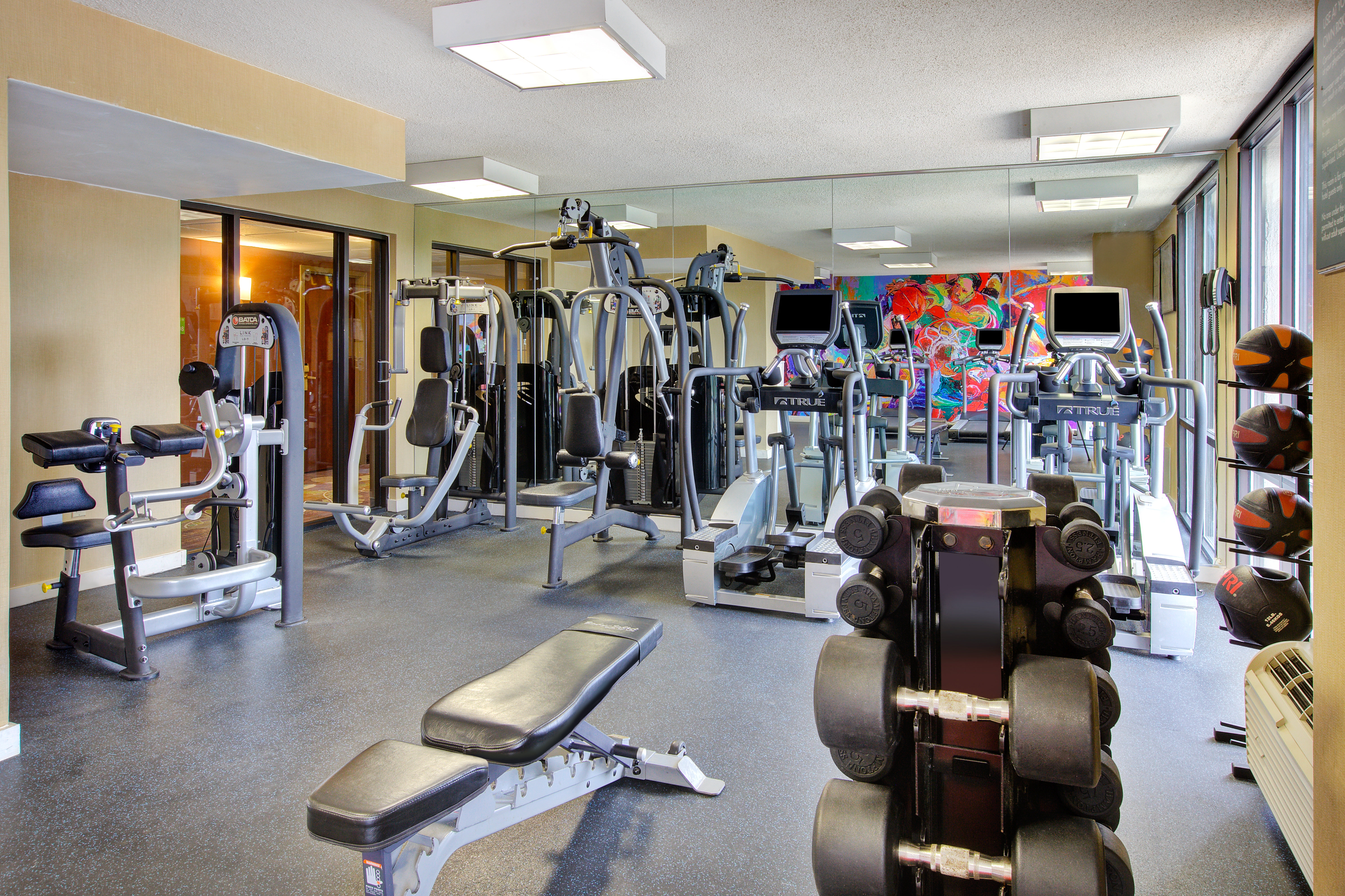 Holiday Inn National Airport/Crystal City 33/70