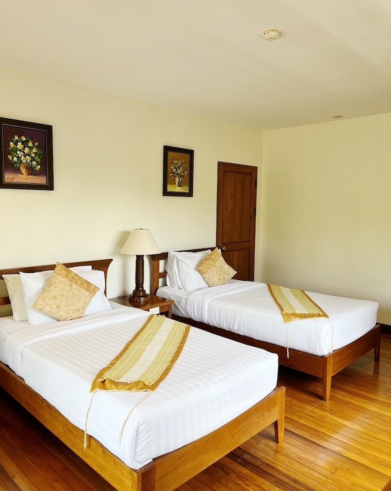 RIVERHOUSE HOTEL 23/71