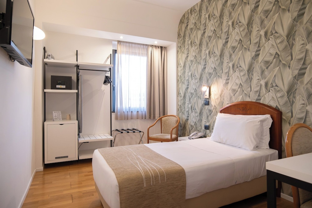 ROOM, SINGLE
