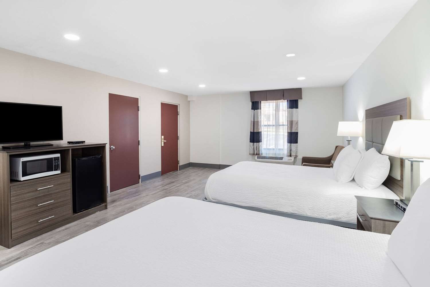 Ramada By Wyndham Hendersonville 4/22