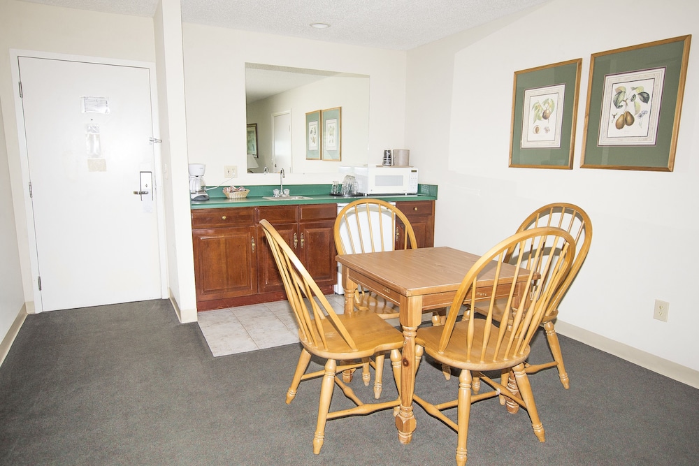 Lake Chatuge Lodge 36/42