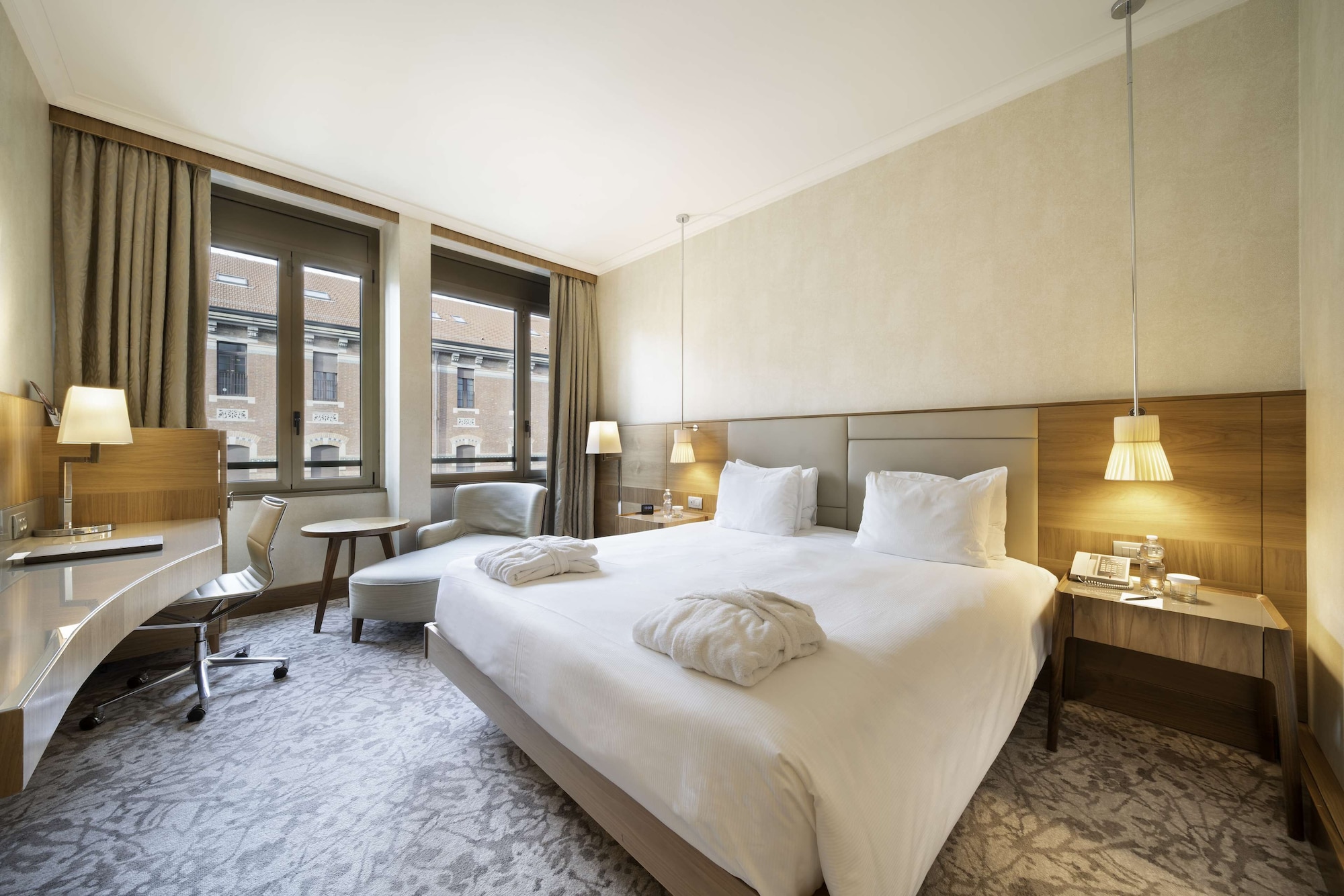 EXECUTIVE, KING BED, CLUB LOUNGE ACCESS