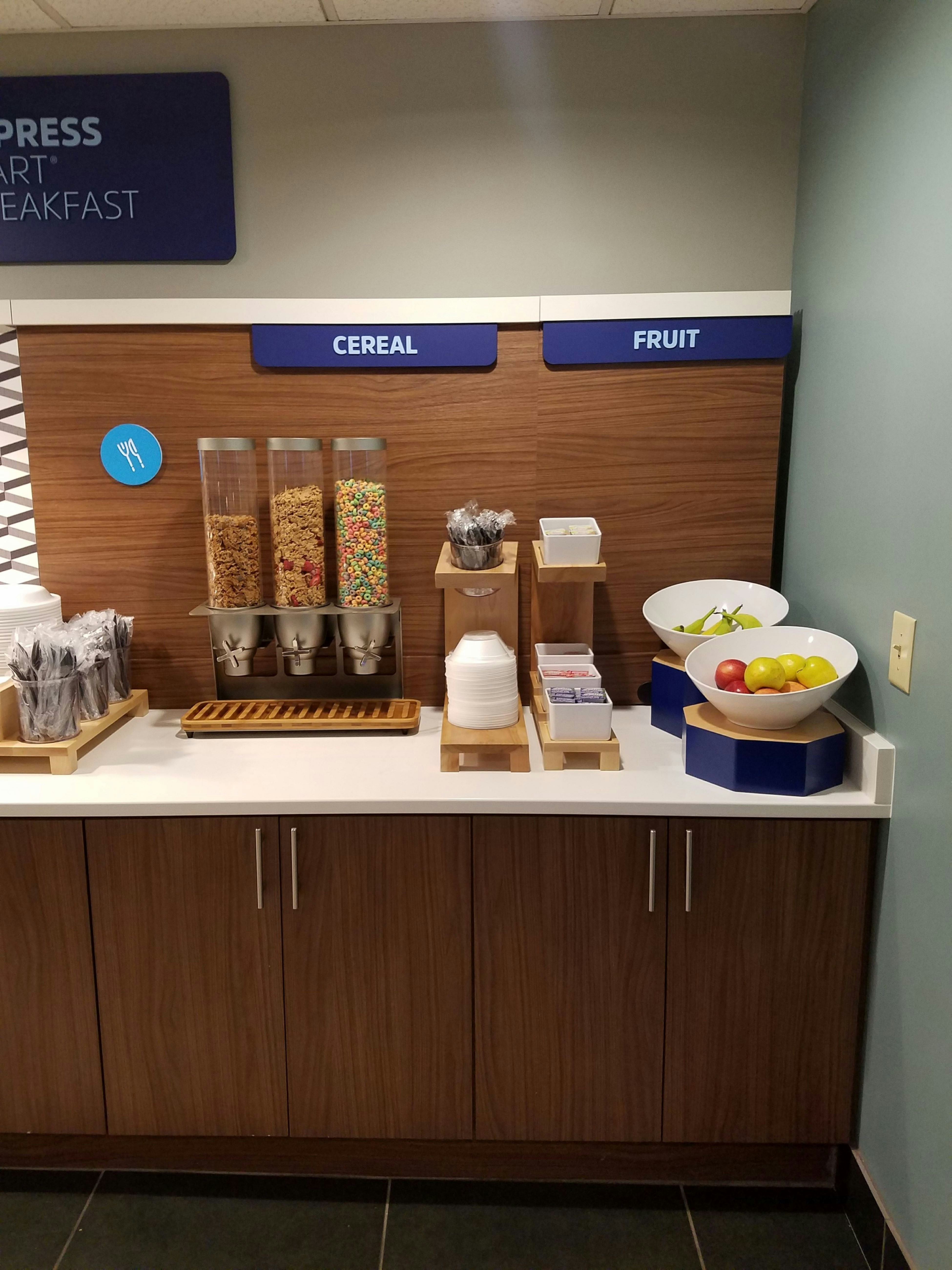 Holiday Inn Express Hotel and Suites Kingsport-Meadowview I-26 19/30