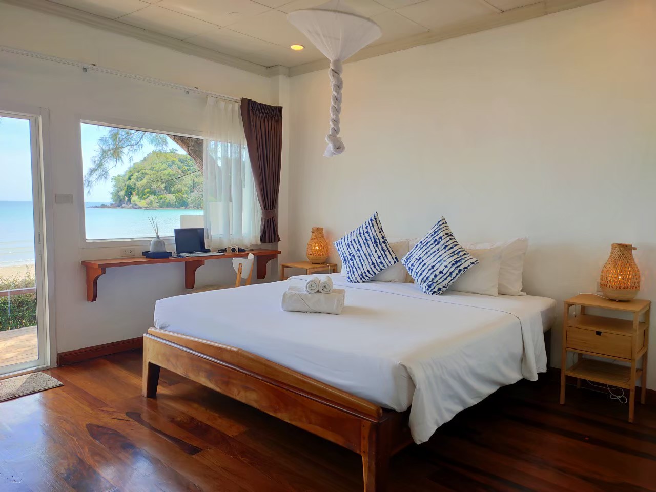 Bungalow, Beach Front