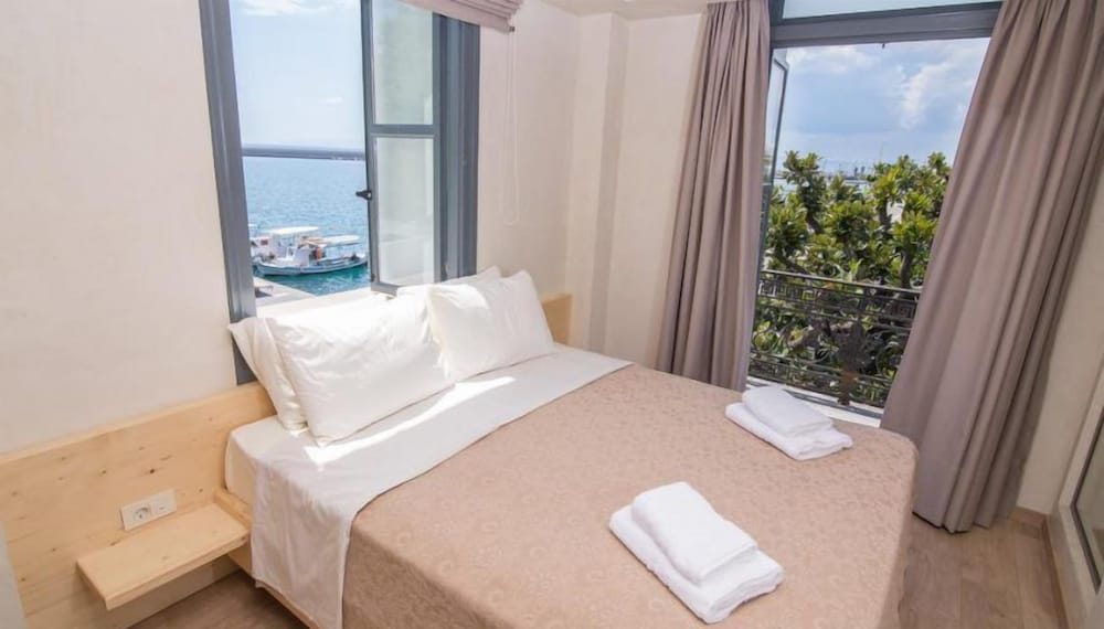 Panellinion Luxury Rooms 14/41