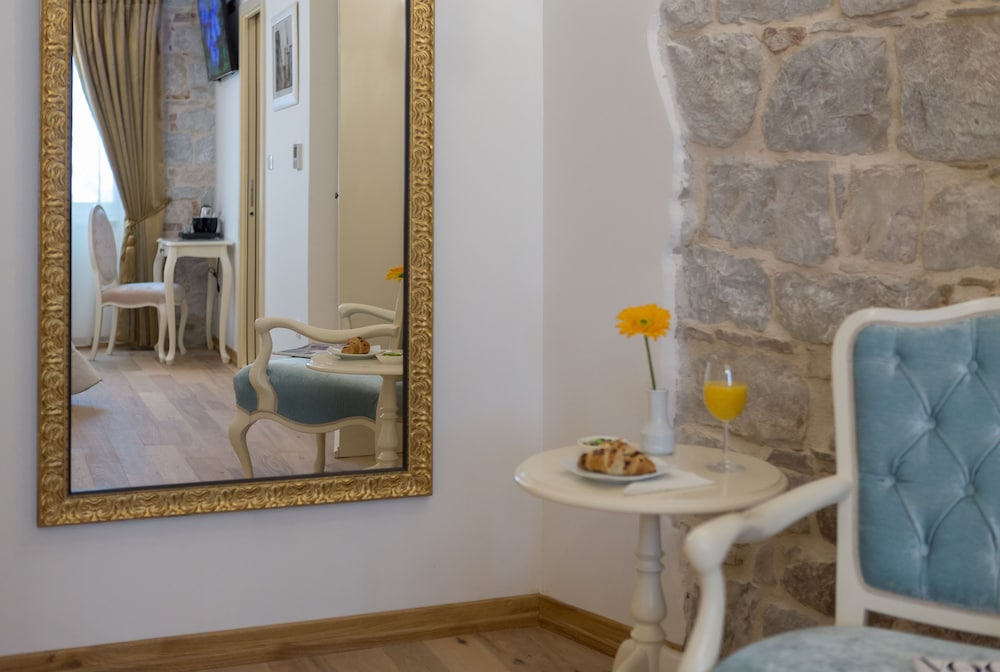 Priska Heritage Rooms 48/50