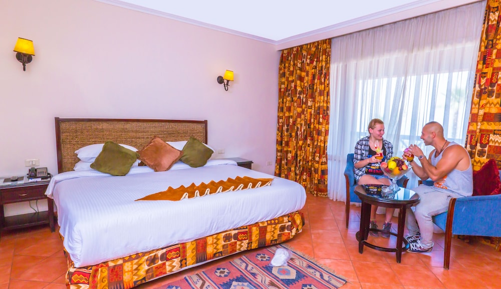 غرفة سوبيريور بسريرين منفصلين بإطلالة على البحر، M Hotels at Porto Marina 6/10