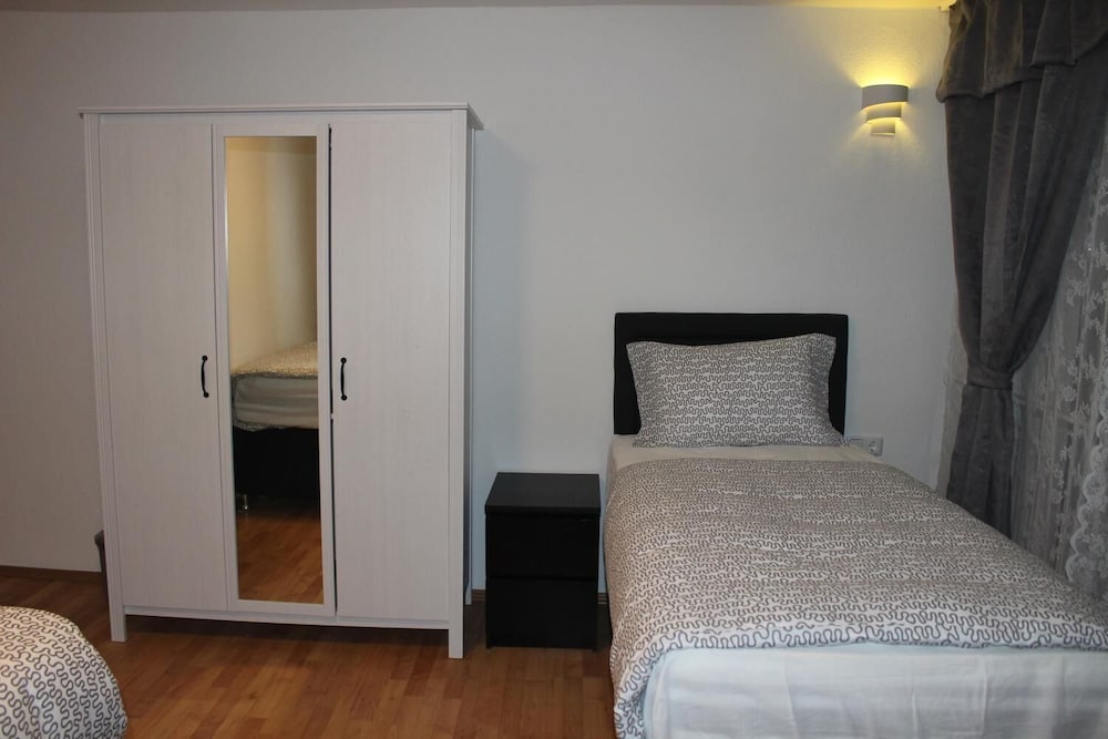 Hotel Garni Emir 5/50