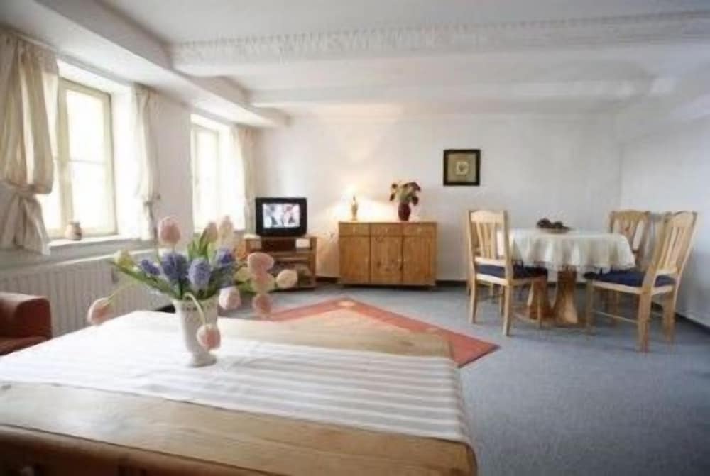Hotel Zur Goldenen Sonne 12/24