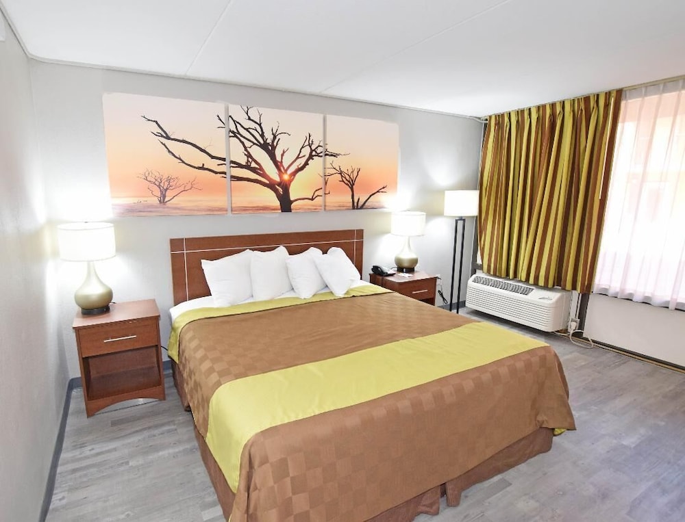 Days Inn by Wyndham Midland 11/25