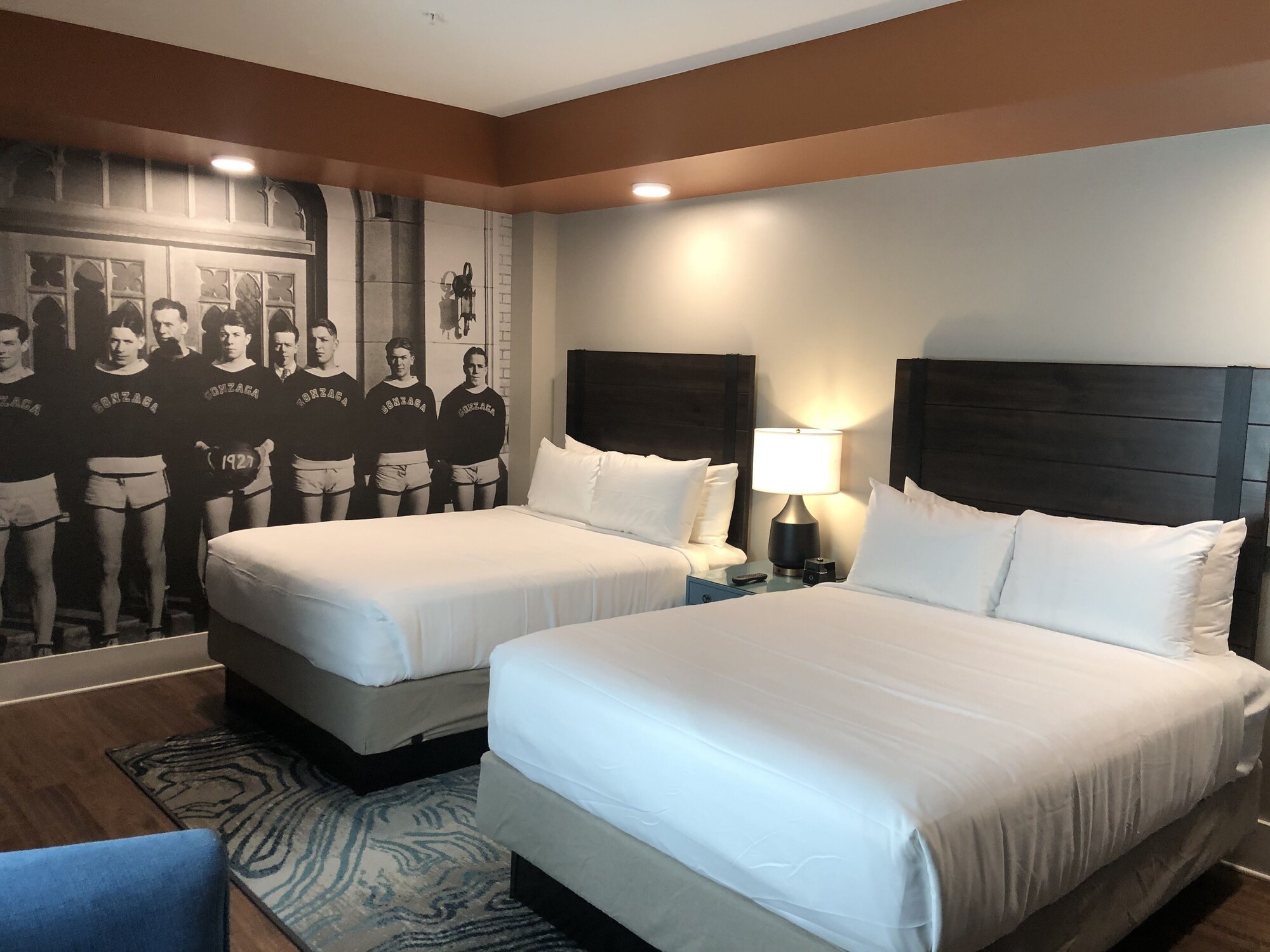 جناح بسرير كينج وسريرين كوين بغرفتي نوم، Hotel Indigo Spokane Downtown 2/10