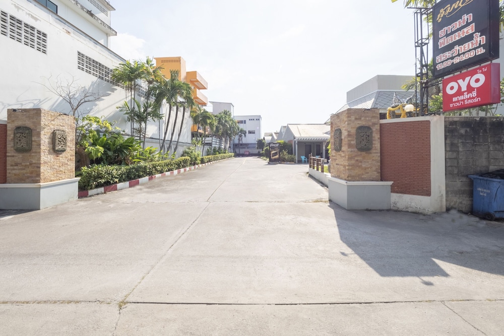 OYO 75382 Chonburi Hotel 37/42