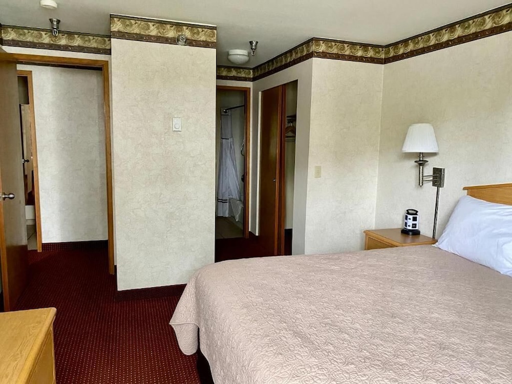 Friday Harbor Suites 18/31