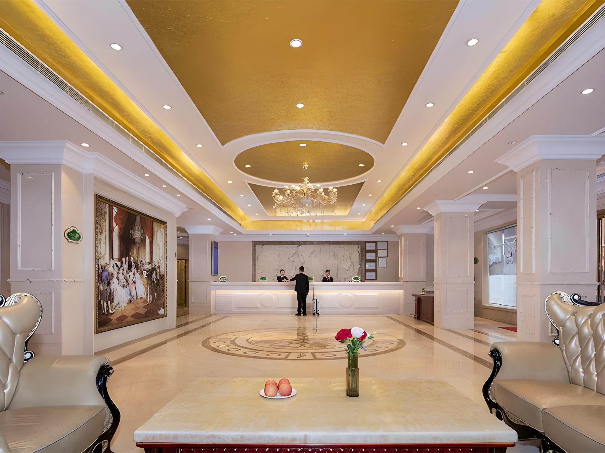 Vienna Hotel (Huizhou Railway Station) 10/35
