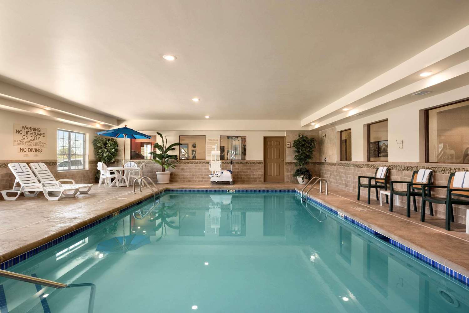 Country Inn & Suites By Radisson, Minot, ND 15/24