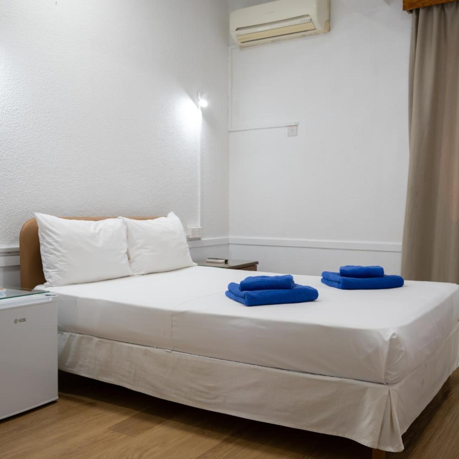 Room, Single