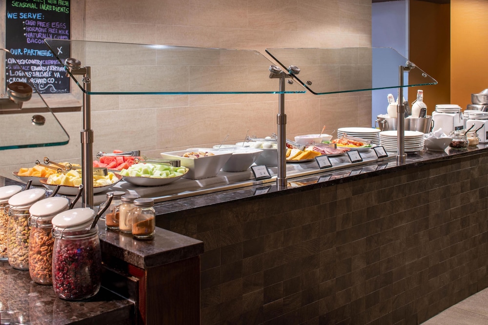 Hyatt Regency Crystal City 15/70