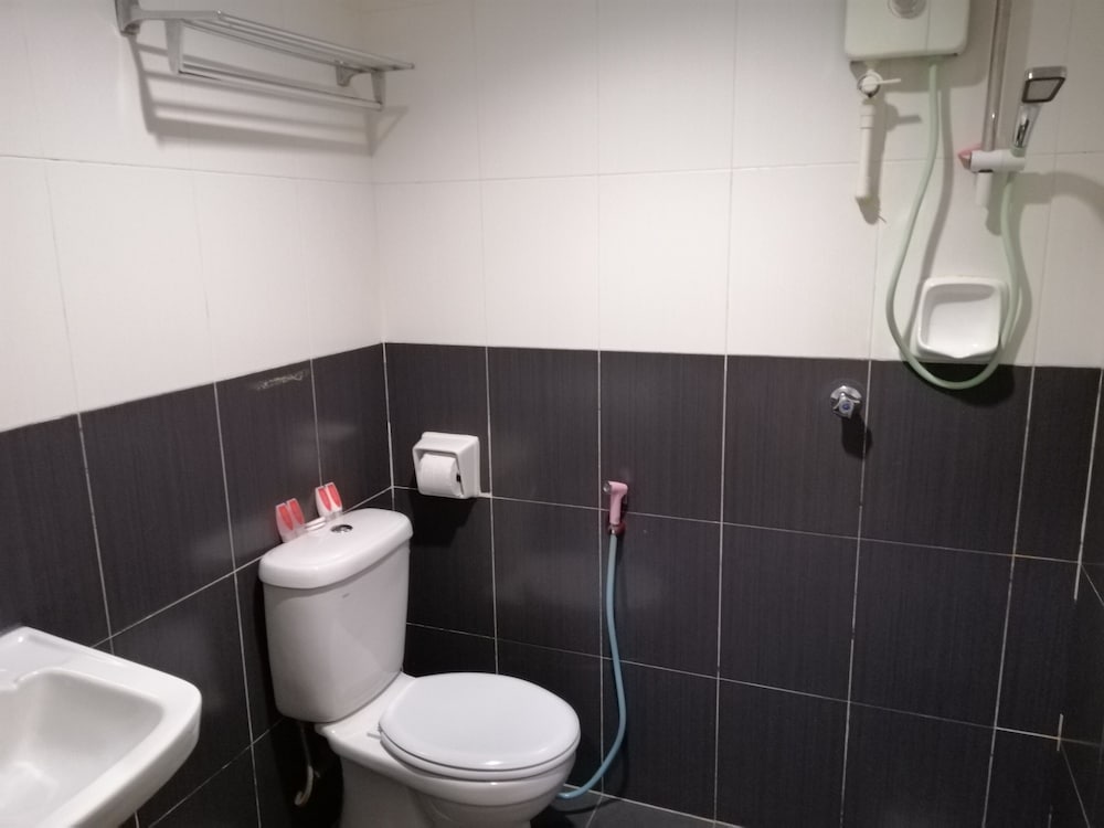PUTERI AMPANG HOTEL 45/48