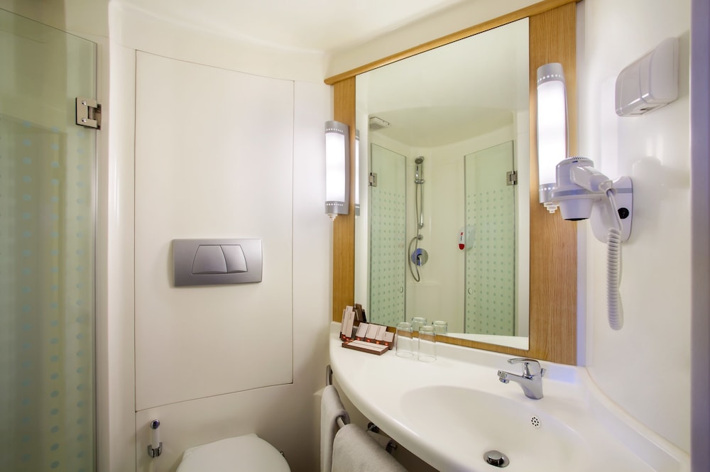 IBIS YOGYAKARTA ADI SUCIPTO 13/54