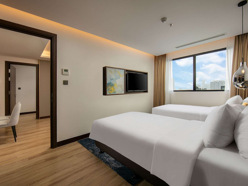 2 BEDROOMS, SUITE