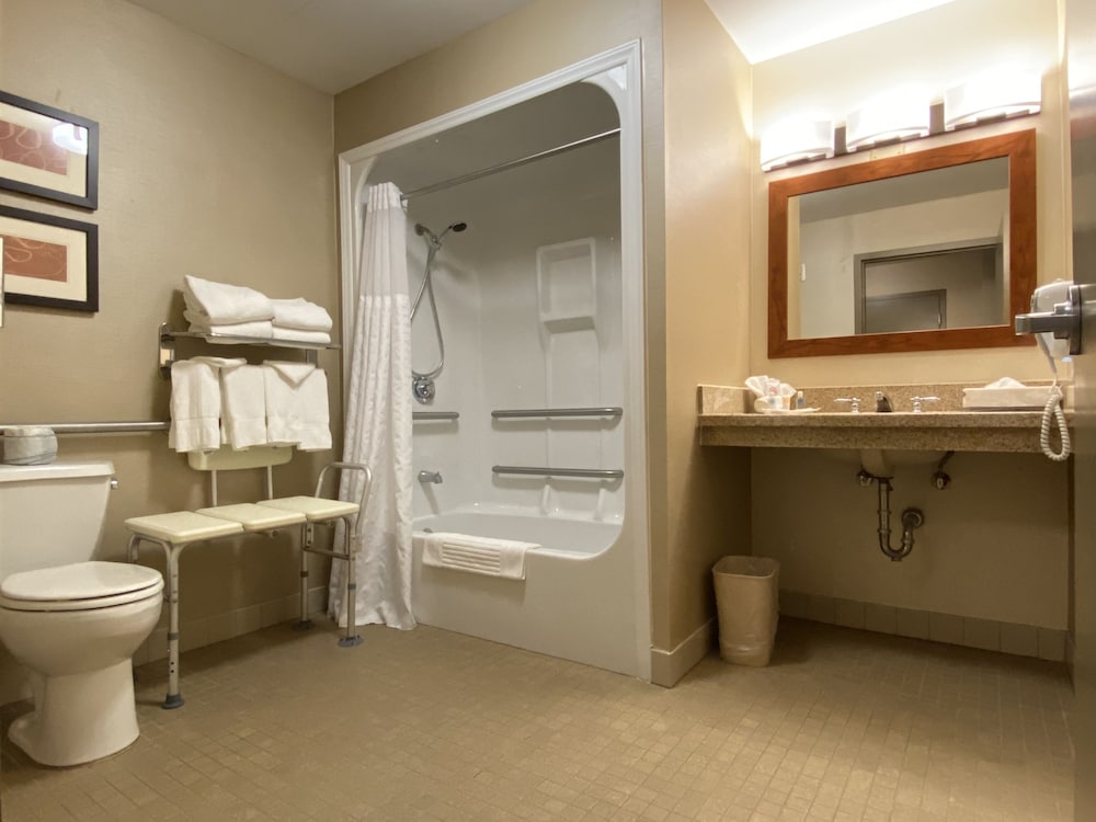 Comfort Suites Coralville 12/37
