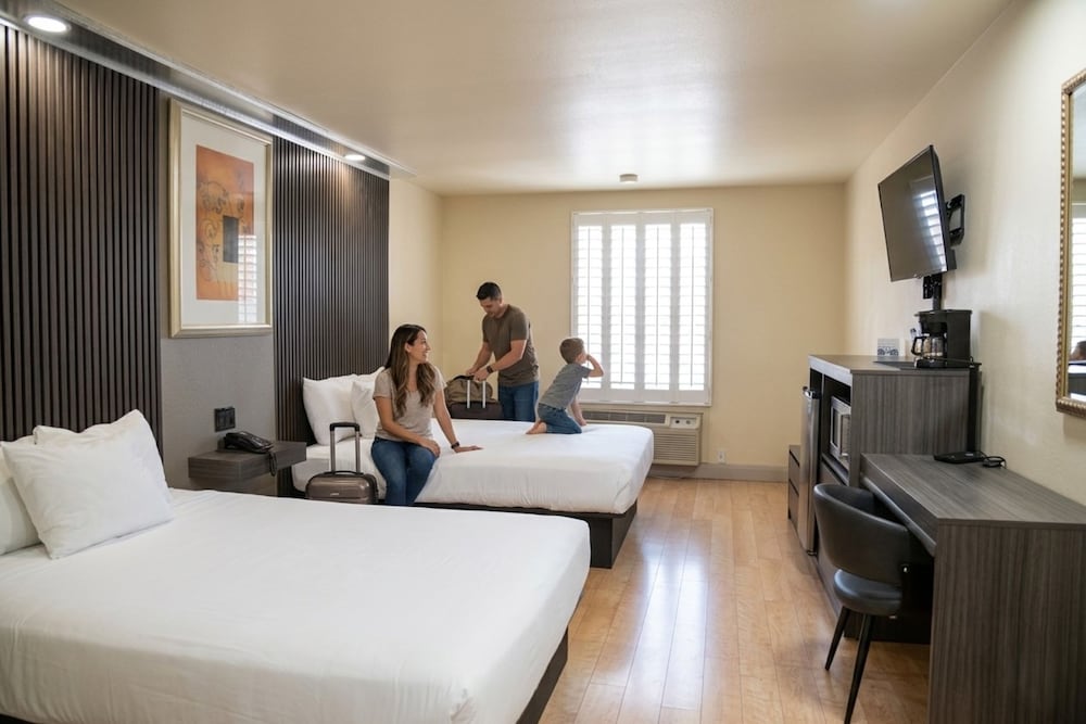 Standard, 2 Queen Beds