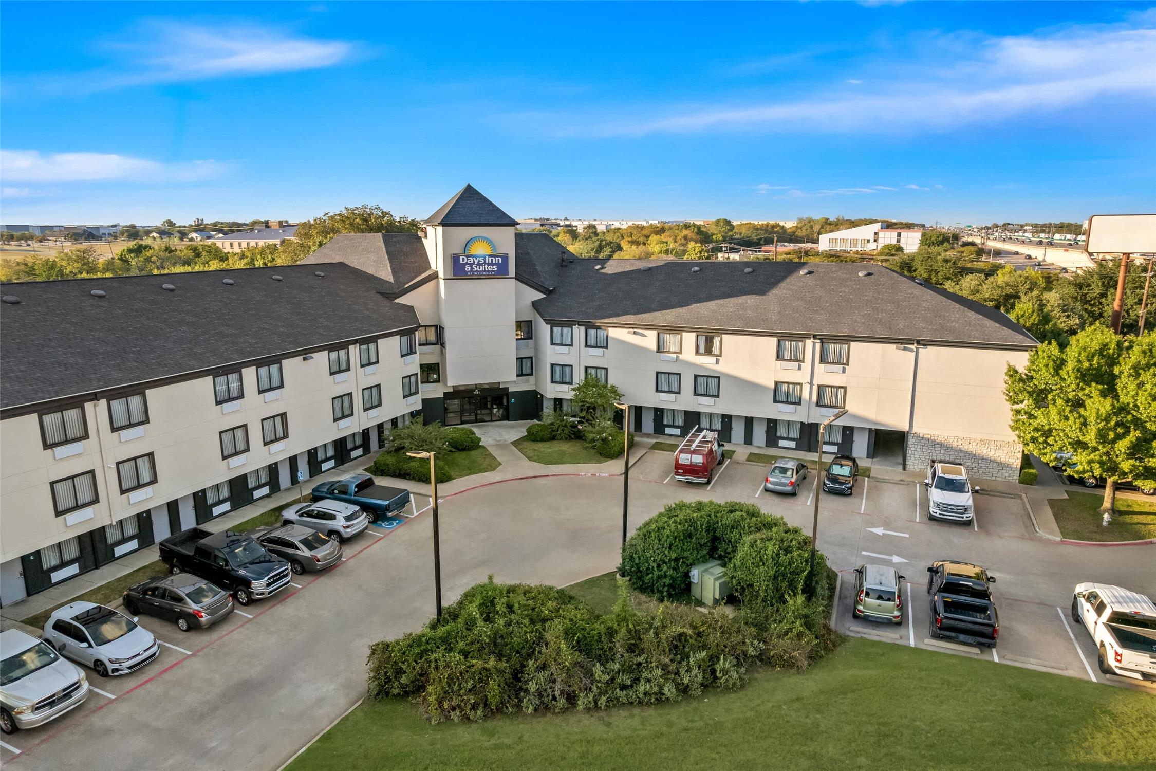Days Inn & Suites by Wyndham DeSoto 33/44