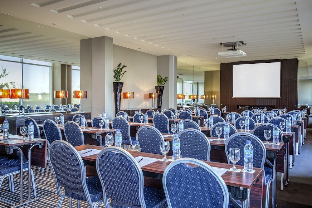 Centro Sharjah Rotana 42/50