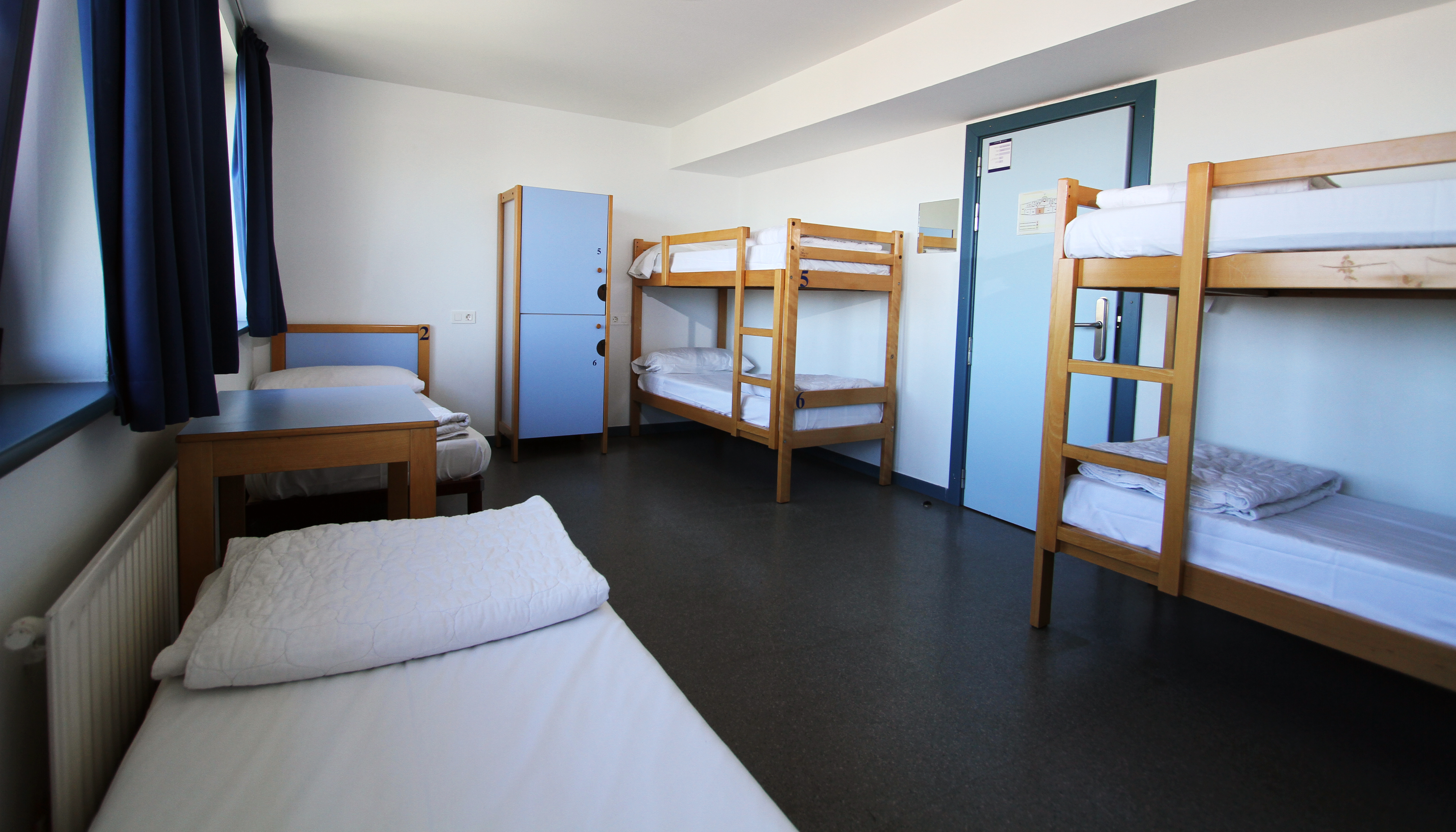 Mixed Dorm, 6 People