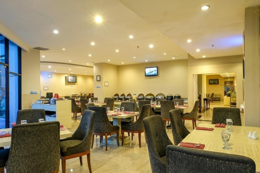 Almadera Hotel D H Quality Plaza Hotel Makassar 38/52