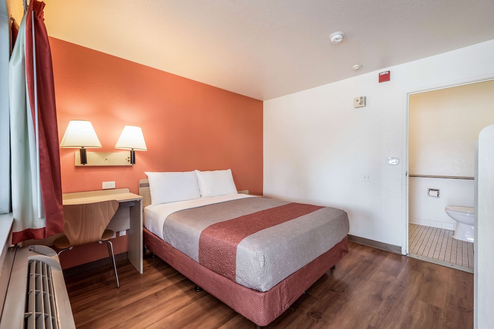 Motel6 Rohnert Park, CA 24/60