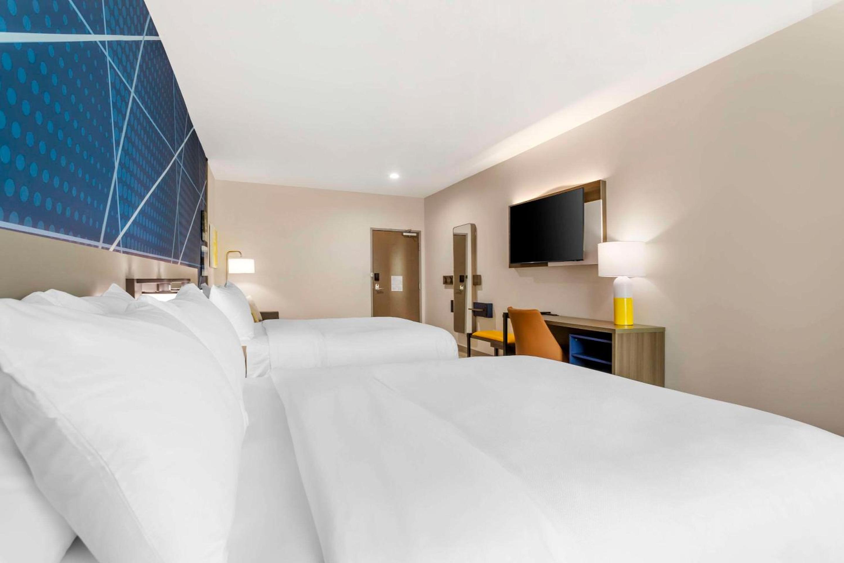 comfort inn and suites huntsville near university