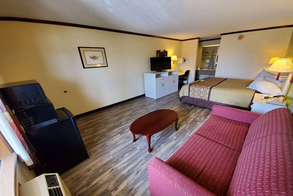 Days Inn by Wyndham Monett 21/25